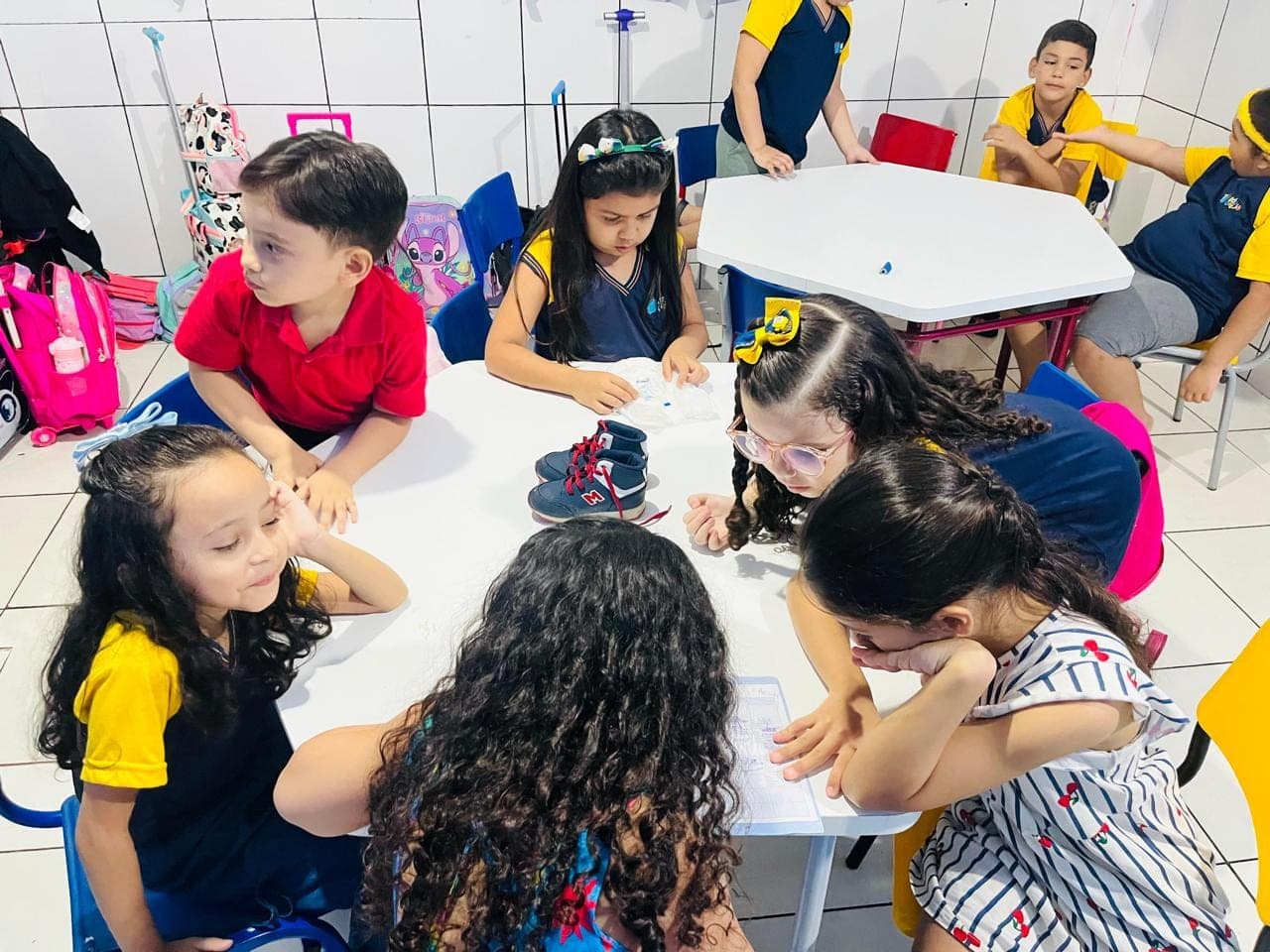 Alunos do 2º Ano do Ensino Fundamental em atividades pedagógicas na Eduque Já (foto 11)