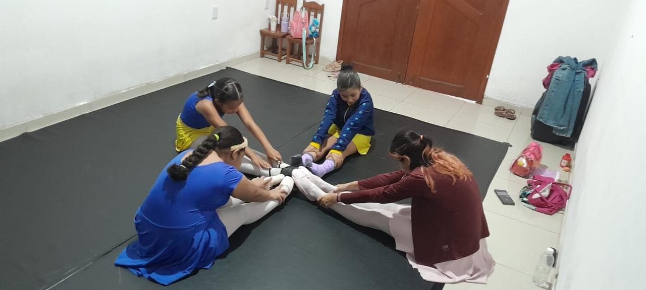 Alunas e alunos da Eduque Já em aula de Ballet (foto 5)