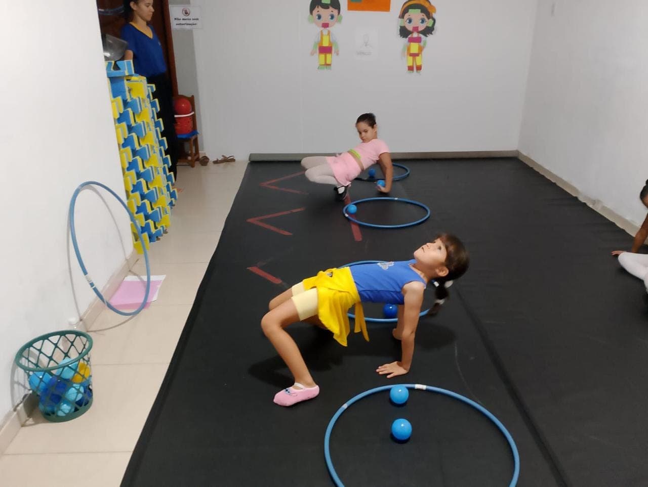 Alunas e alunos da Eduque Já em aula de Ballet (foto 6)