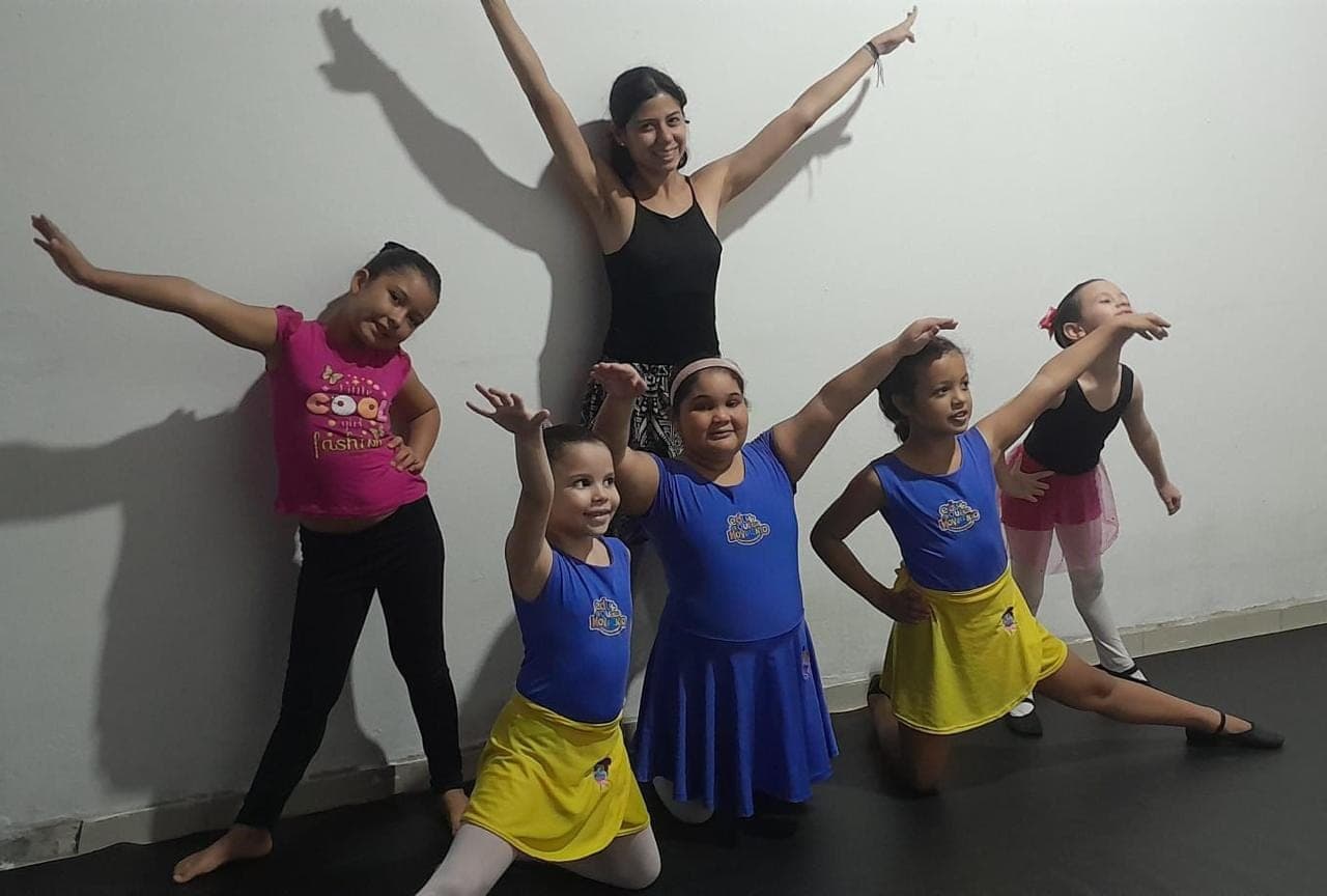 Alunas e alunos da Eduque Já em aula de Ballet (foto 7)