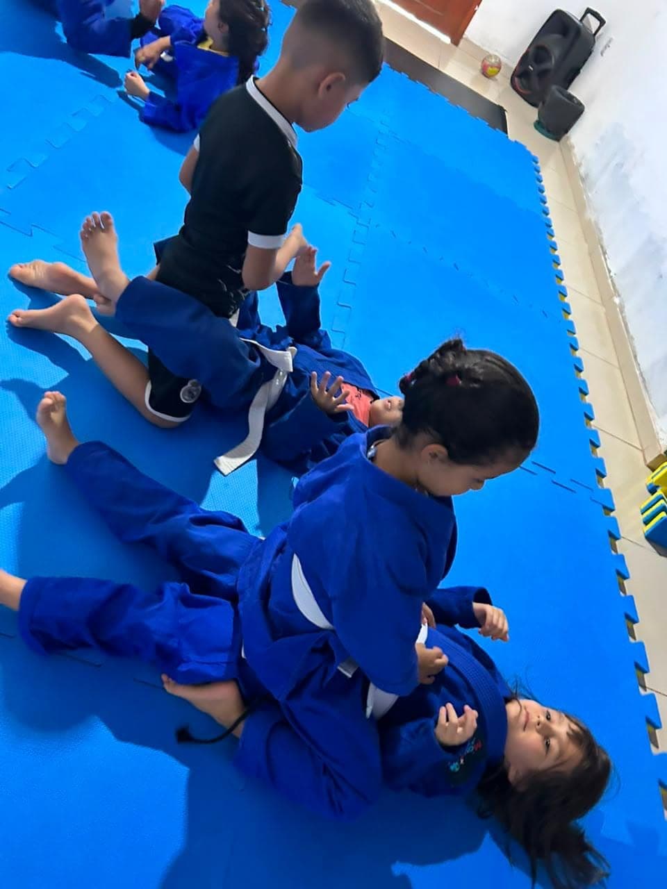 Alunas e alunos da Eduque Já em aula de Jiu-Jitsu (foto 5)