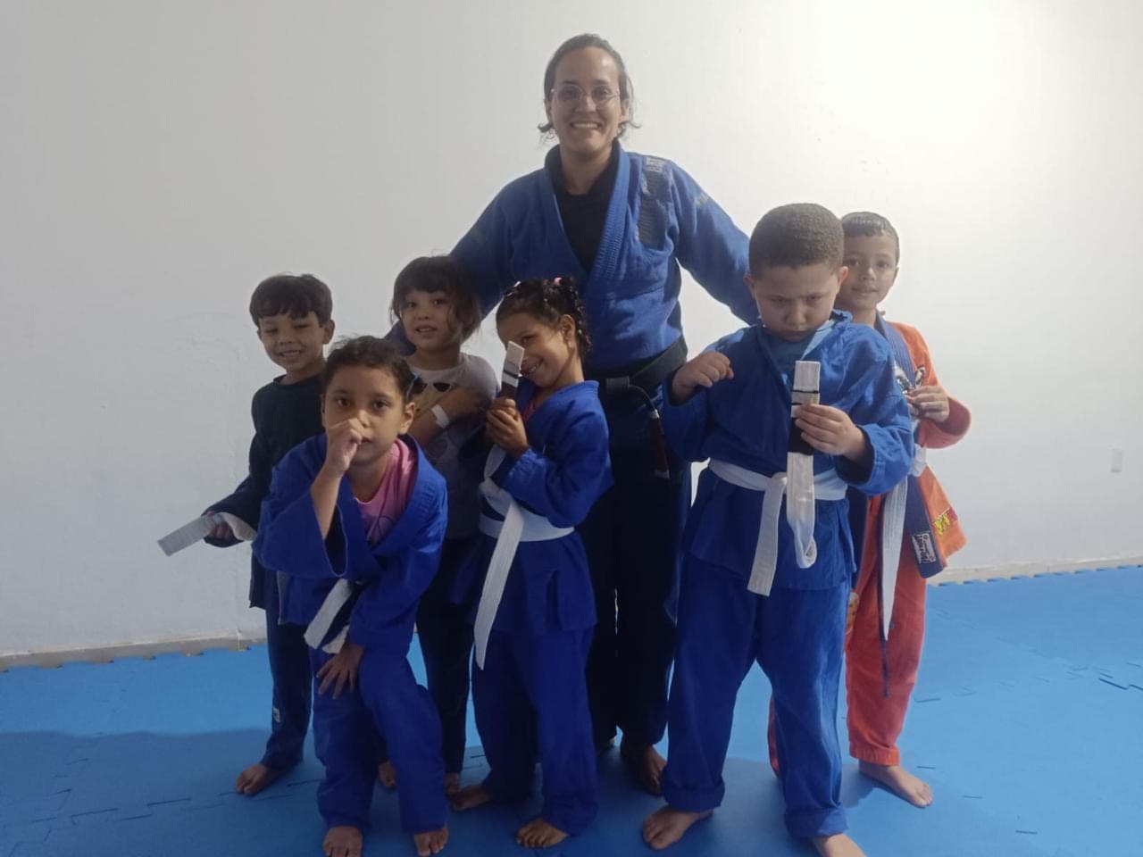Alunas e alunos da Eduque Já em aula de Jiu-Jitsu (foto 7)