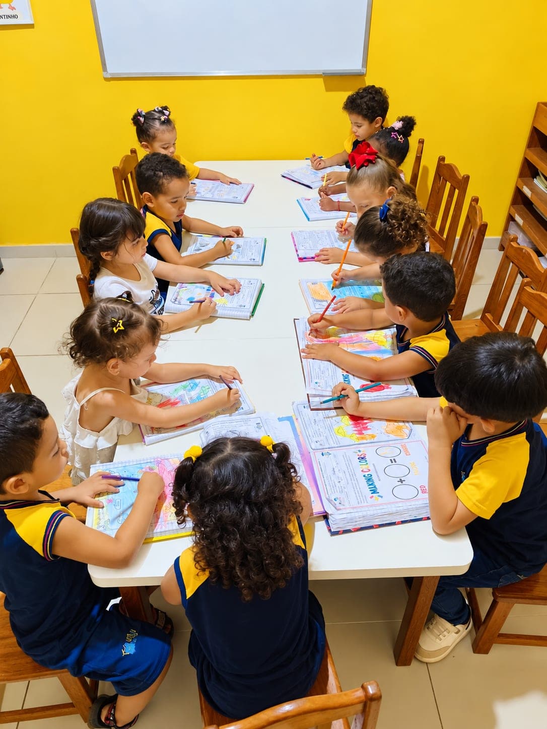 Crianças do Infantil 3 participando de atividades pedagógicas na Eduque Já (foto 1)